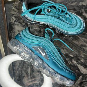 NIKE VAPORMAX Size 6.5